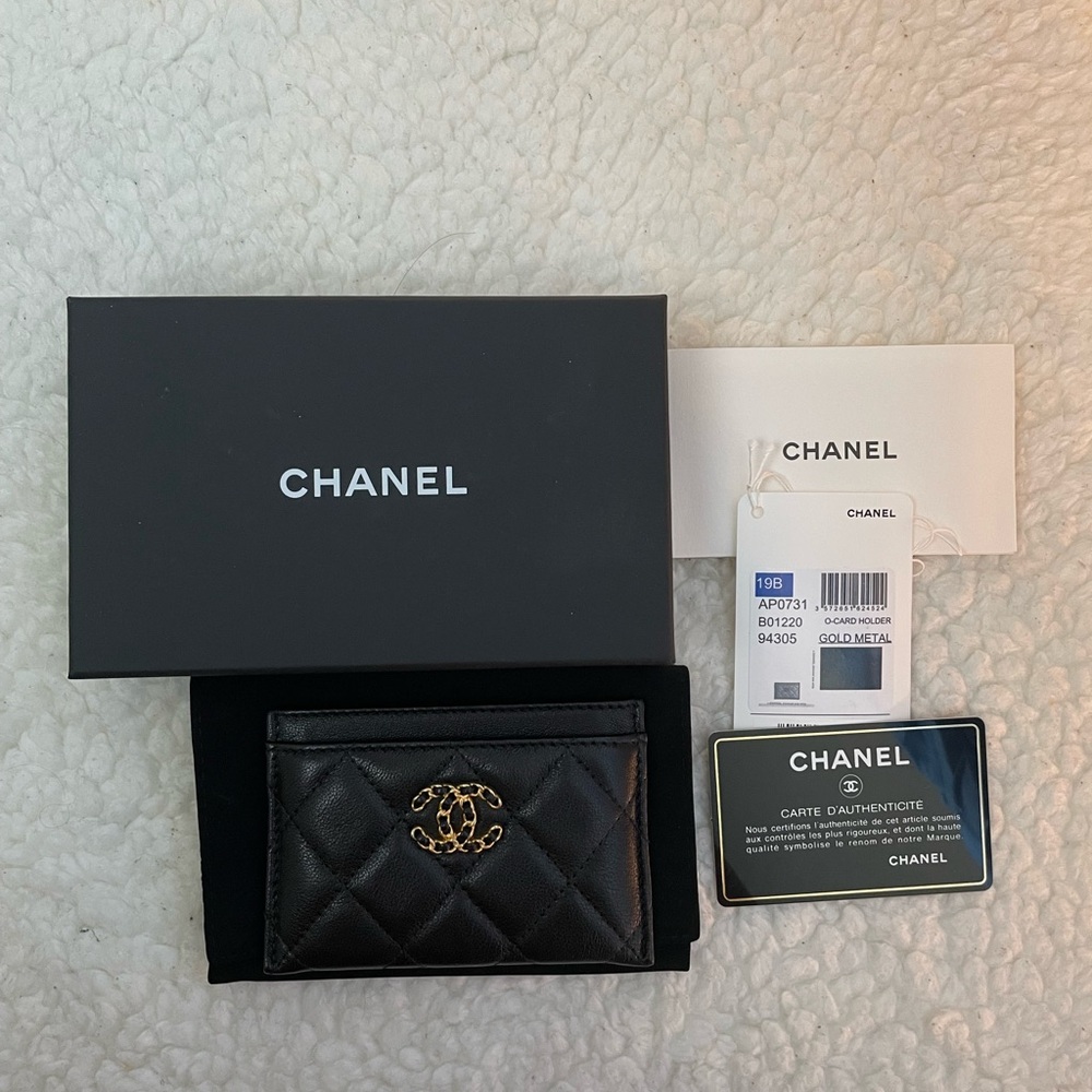 CHANEL Black Quilted Leather Card Holder with Gold Logo